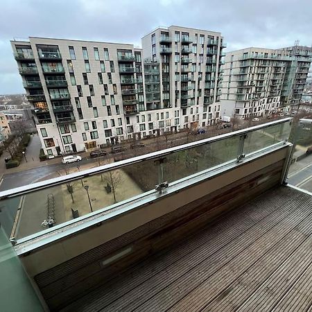 Апартаменты Modern 2 Bed - Olympic Park Stratford Лондон Экстерьер фото