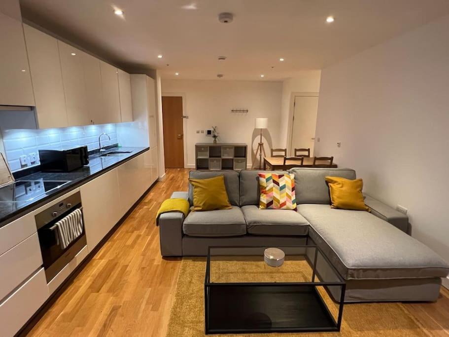 Апартаменты Modern 2 Bed - Olympic Park Stratford Лондон Экстерьер фото